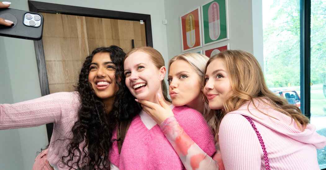 Opinion | The ‘Mean Girls’ Movie Is Nicer. Teens Are Not.